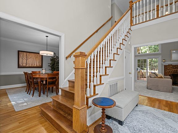 3rd image of 5 Sagamore Pl