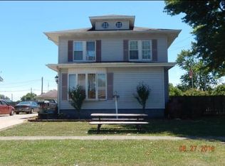 204 W Chestnut St, Gillespie, IL 62033