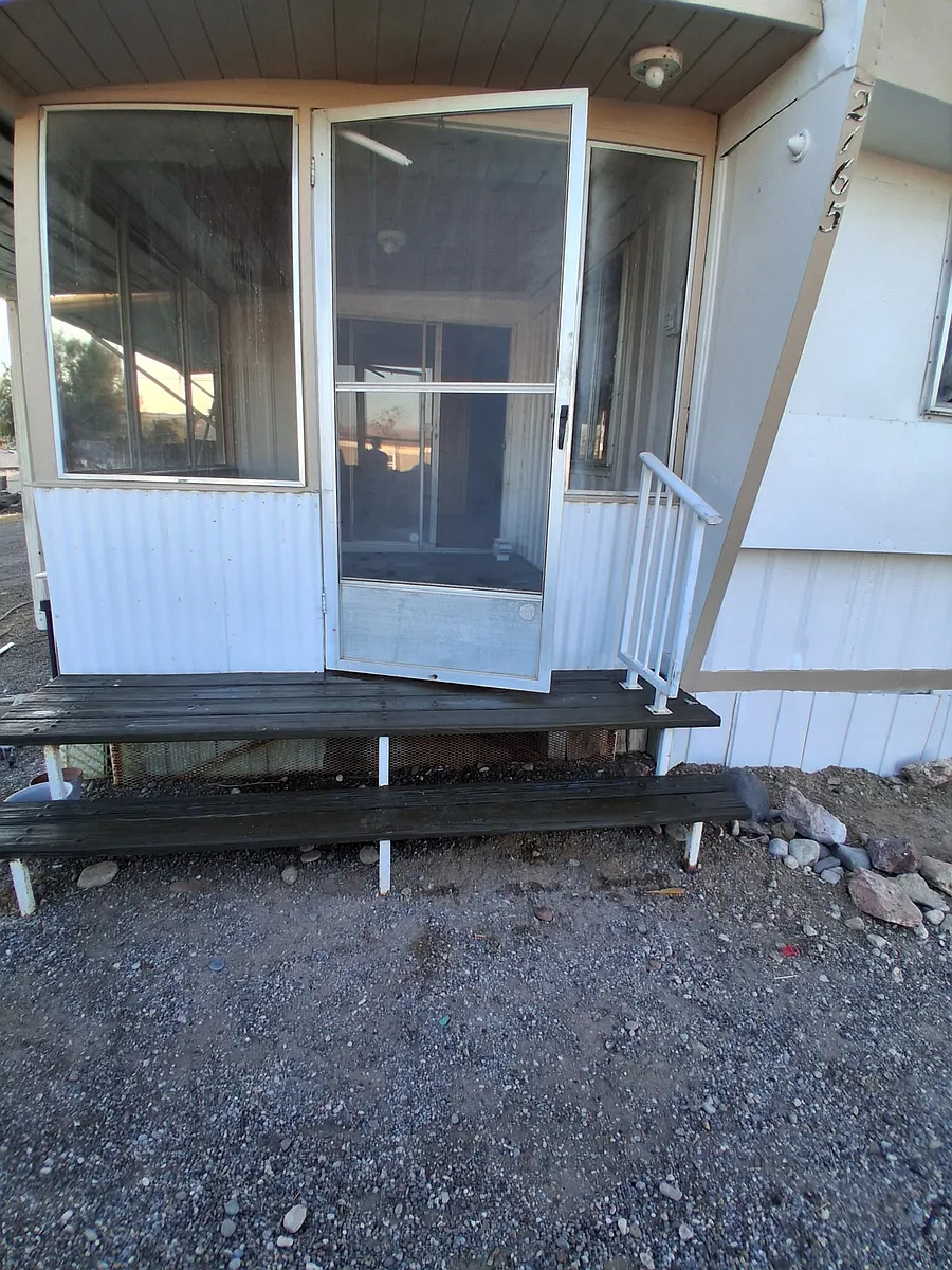 Building Photo - 2165 Bermuda Dr