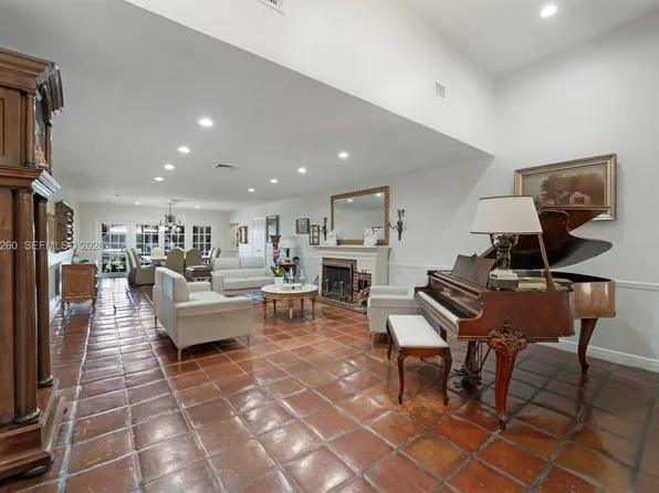 2046 NE 15th St, Fort Lauderdale, FL 33304