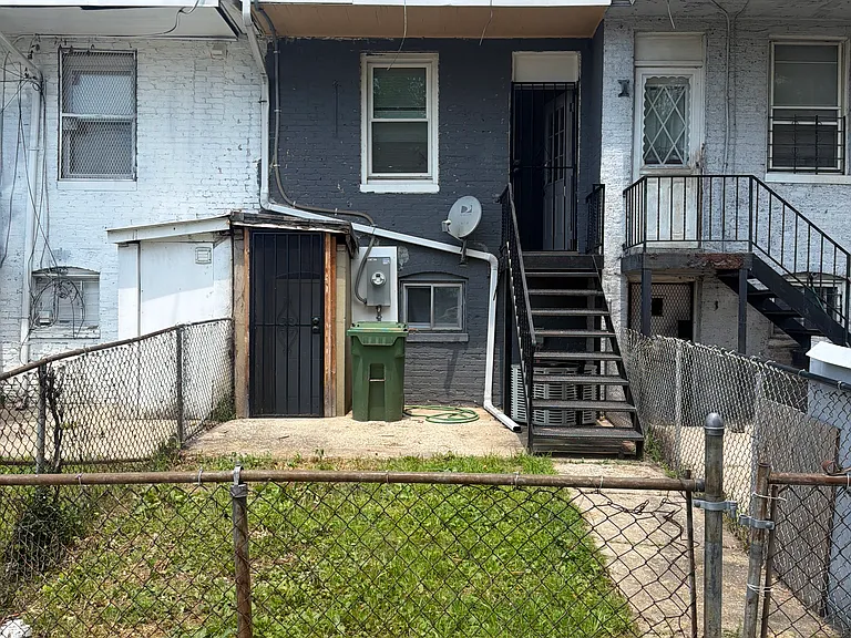2333A Lauretta Ave — Photo 18