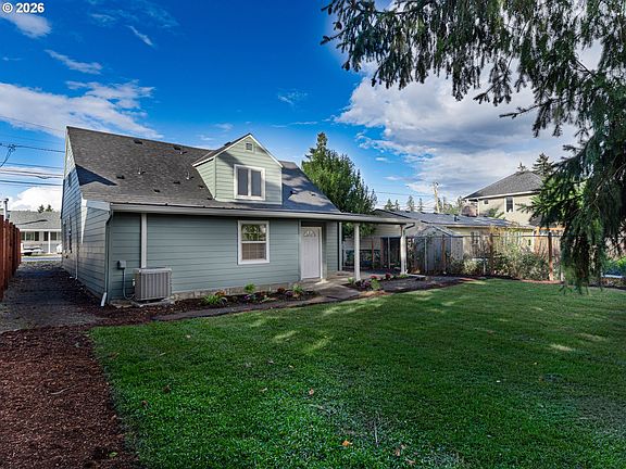 3rd image of 7020 SE Clatsop St