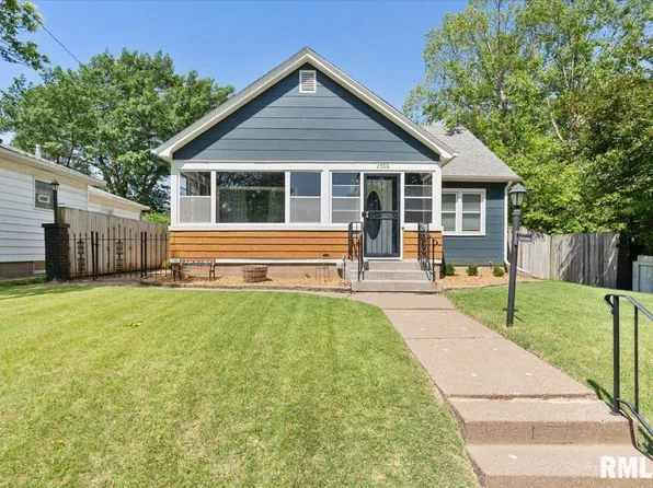 2506 N Howell St, Davenport, IA 52804