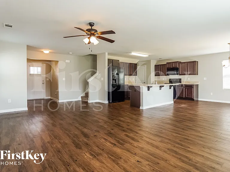 4778 Woodford Cir — Photo 3