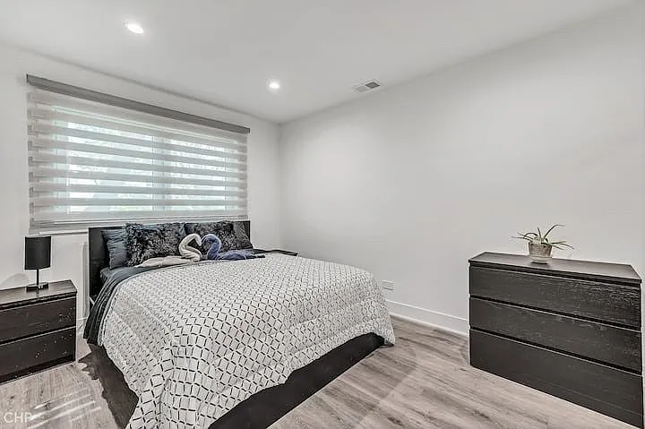 3 bed, 1.5 bath, 1300 sqft, $2,300 — Photo 4