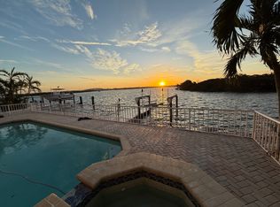 901 Harbor Dr, Belleair Beach, FL 33786