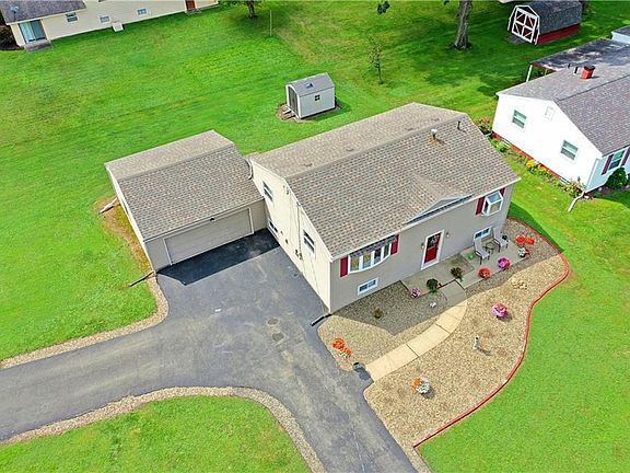 5th image of 3920 Adrian Dr SE