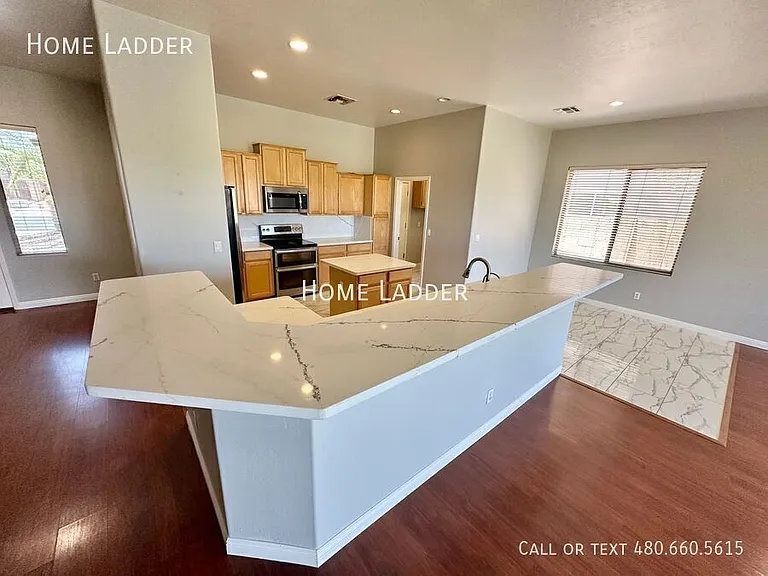 244 W Merrill Ave — Photo 5
