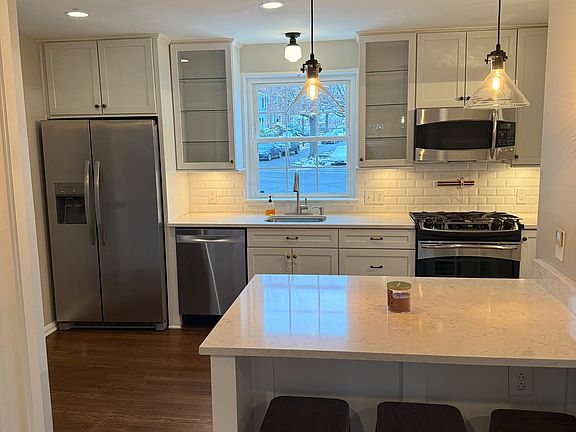 2nd image of 2951 Landover St