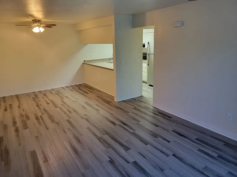 Mesa Verde Apartments — Photo 35