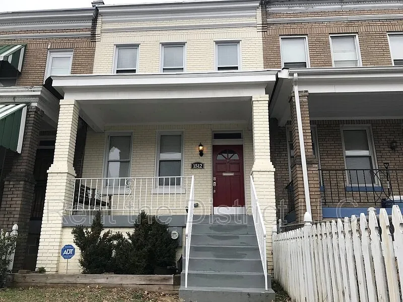 3 bed, 3.0 bath, 1352 sqft, $3,200 — Photo 1