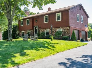 12 Robin Rd, Easthampton, MA 01027