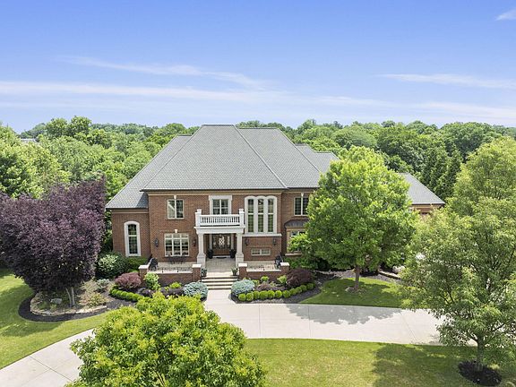 3rd image of 944 Squire Oaks Dr