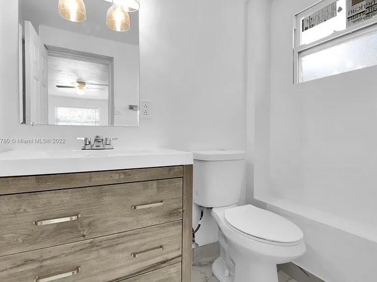 323 NW 108th St #3 — Photo 3