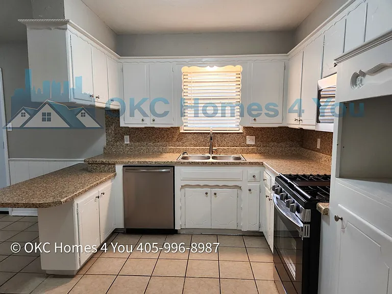 401 SW 63rd Pl — Photo 8