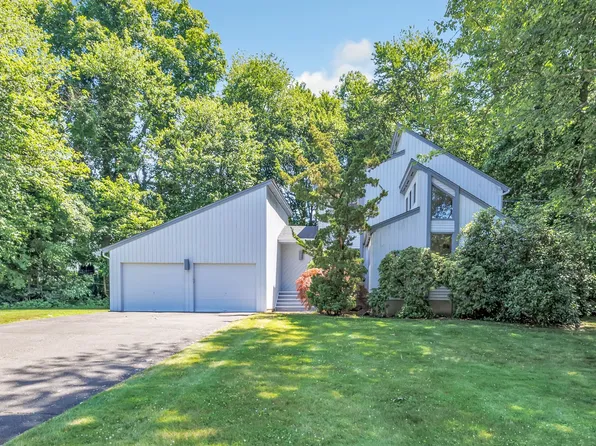 42 Revere Lane, Trumbull, CT 06611