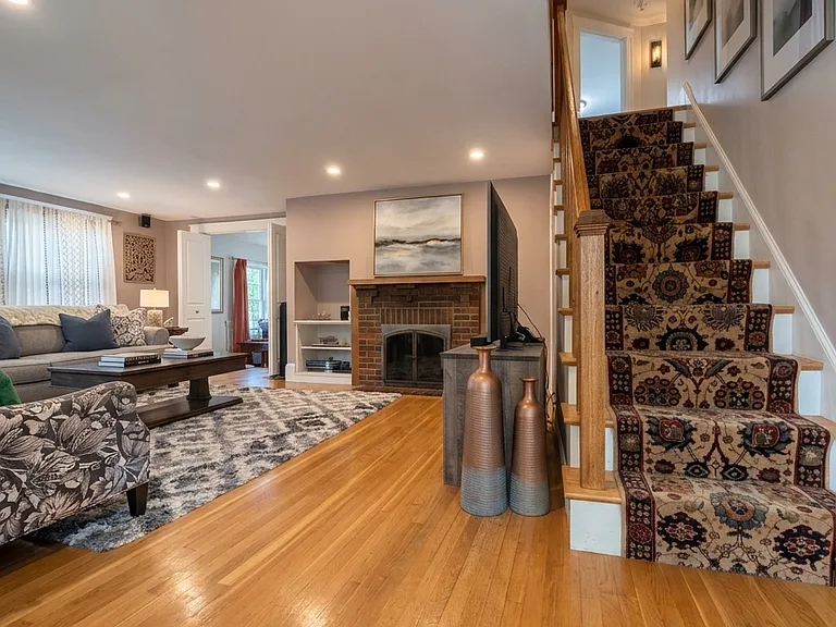 410 Marrett Rd — Photo 8