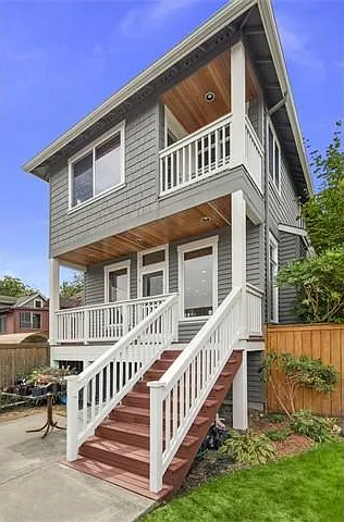 7558 35th Ave NE — Photo 2