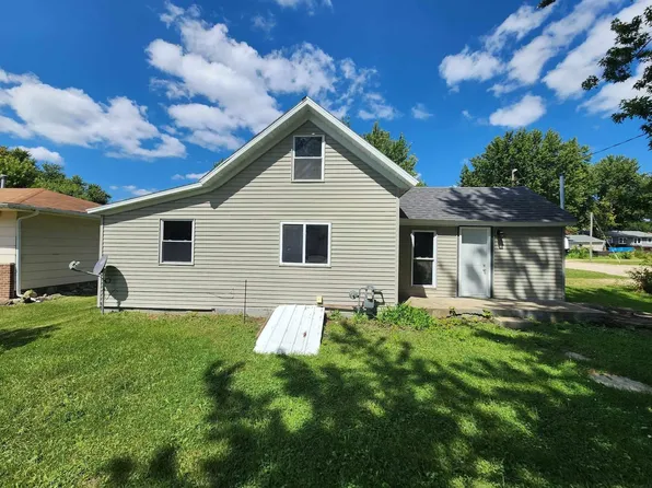 701 Jasper St, Manchester, IA 52057