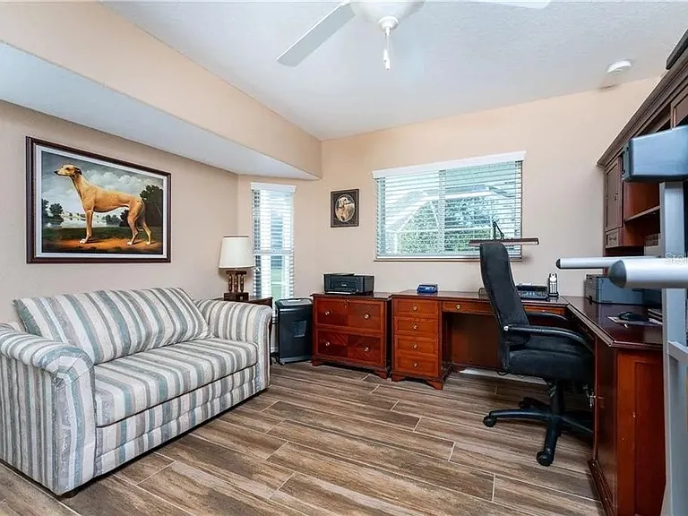 Guest room/office