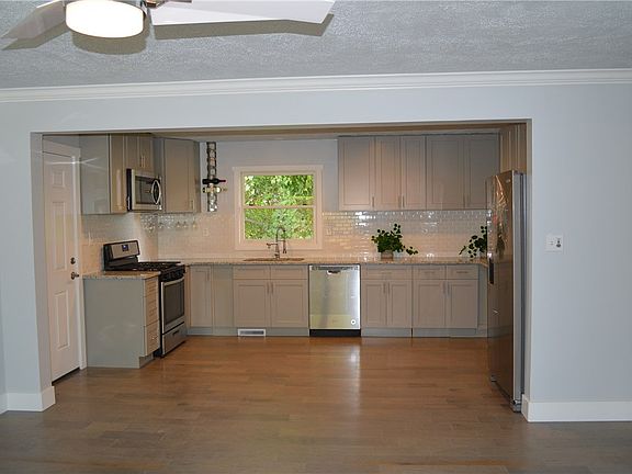 5th image of 1568 Highland Ave