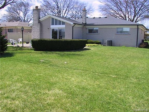 4th image of 32332 Cambridge Dr