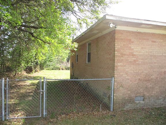 5th image of 321 Hutchinson Ave