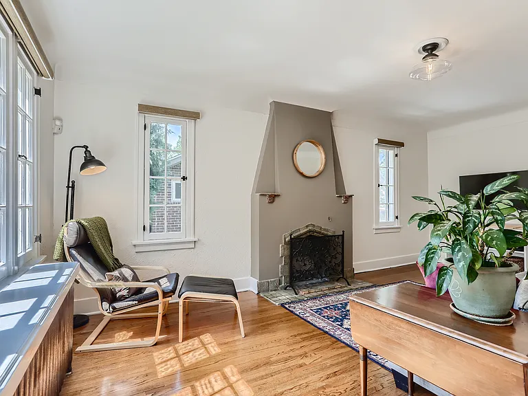 1362 Clermont St — Photo 9