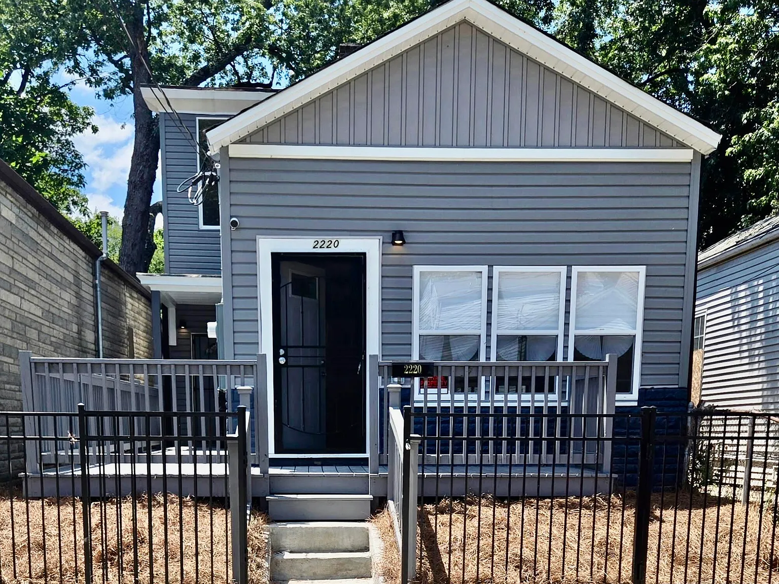 5 bed, 2.5 bath, 2078 sqft, $2,000 — Photo 1