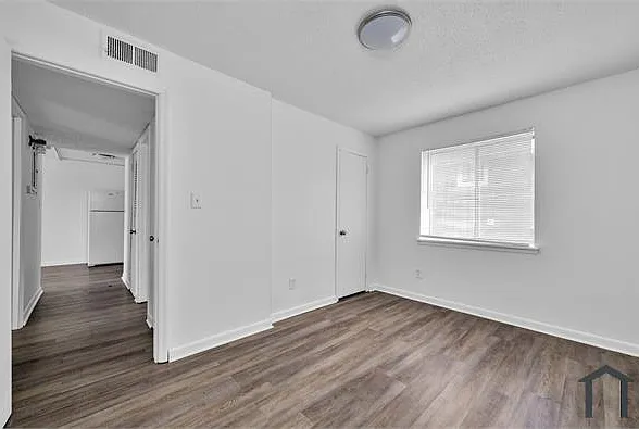 2012 Avenue H — Photo 15