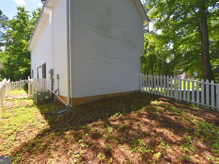147 S Fairfield Dr — Photo 35