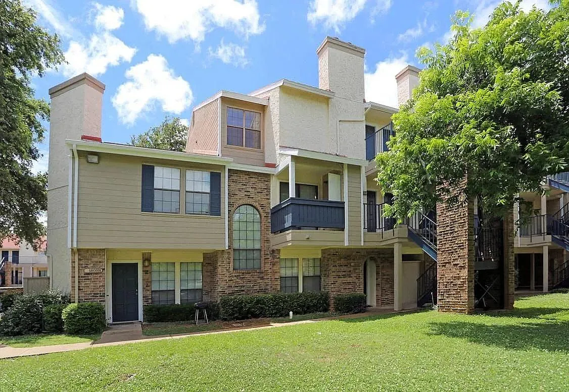 2 bed, 1.5 bath, 744 sqft, $1,250 — Photo 1