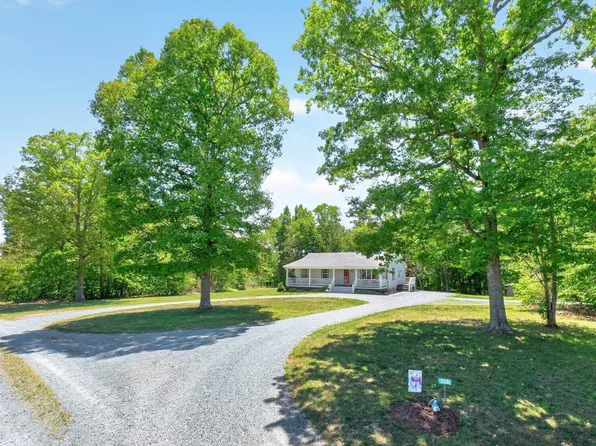 256 Wagner Pl, Palmyra, VA 22963