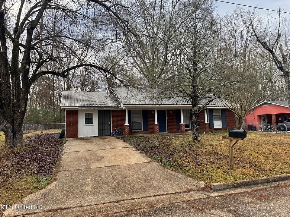2nd image of 664 Queen Julianna Ln