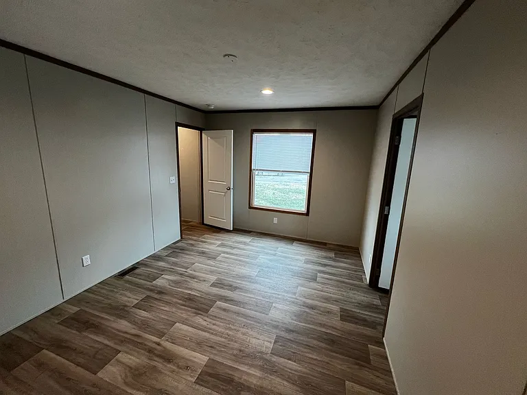 Hillview — Photo 42