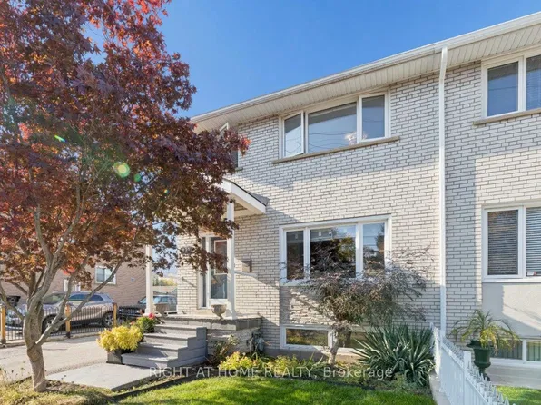 421 Revus Ave, Mississauga, ON L5G 1S2