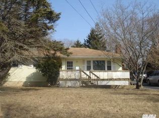 21 Fuoco Rd, Bellport, NY 11713