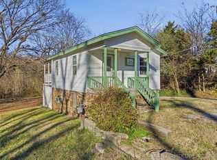 1026 Valley Dr, Sand Springs, OK 74063