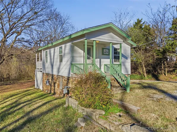 1026 Valley Dr, Sand Springs, OK 74063