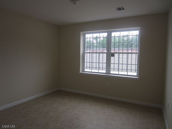 5th image of 148-150 Manchester Pl #1