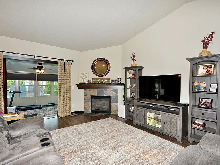 1399 N Brady St — Photo 6