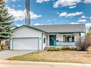 13 W Garden Rd, Lacombe, AB T4L 1R5