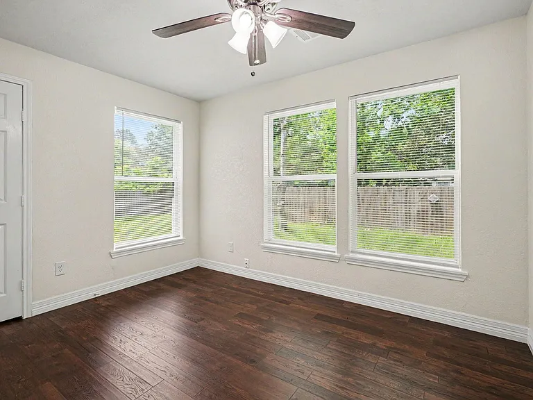 702 E Republic Ave — Photo 13