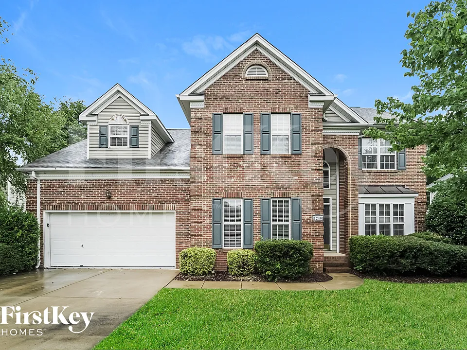 1240 Blackstone Ct NW