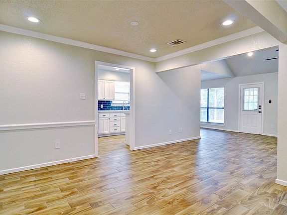 4th image of 4824 Barberry Dr