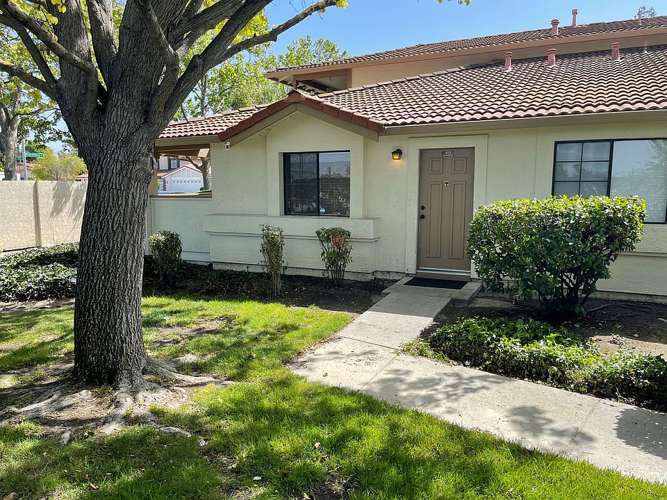 1st image of 403 Colony Crest Dr