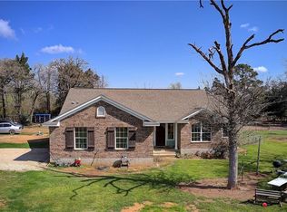 228 W Broken Tree Ln, Smithville, TX 78957