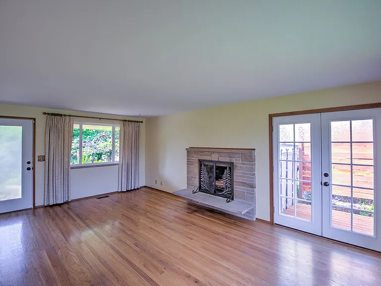 1636 Conger Ave NW — Photo 3