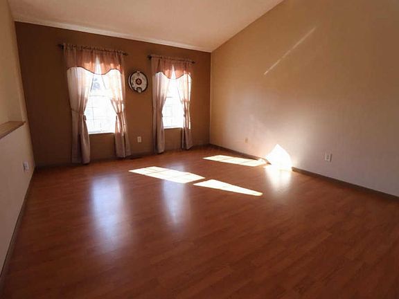 4th image of 2384 Walborn Dr