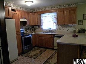 4th image of 917 Hemlock Dr NE